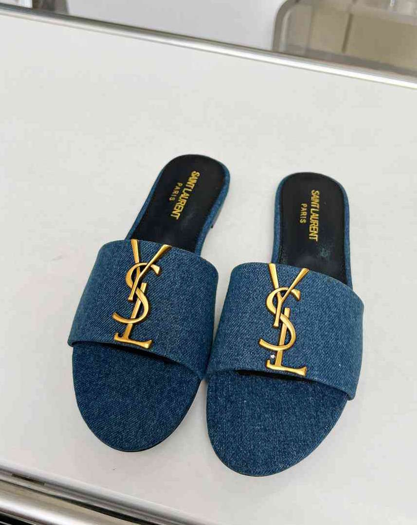 Y L Slippers 42