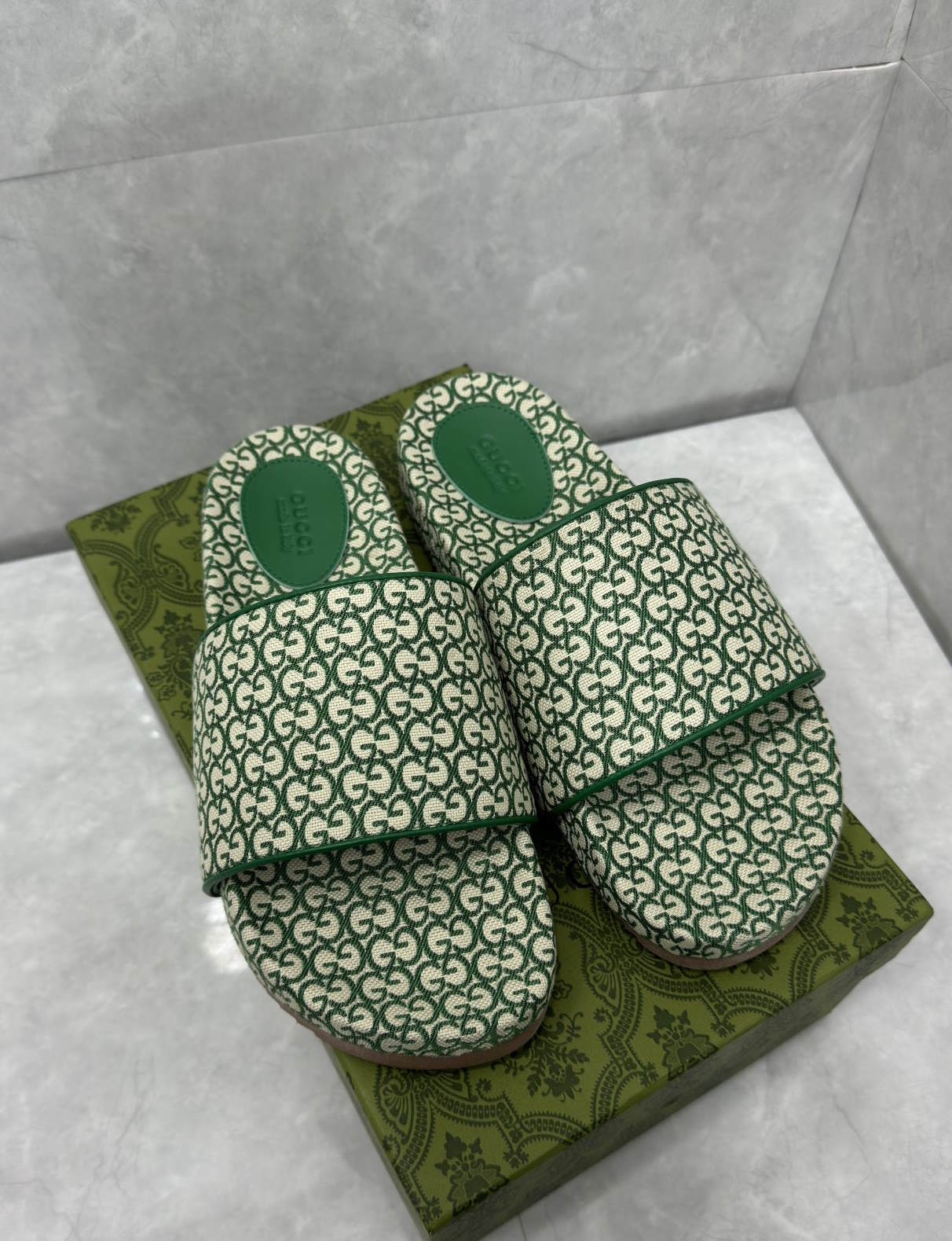 GU Slippers Slider 2 Color ' s 46