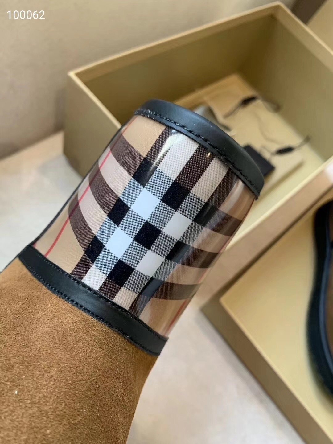 Burberry ugg store boots