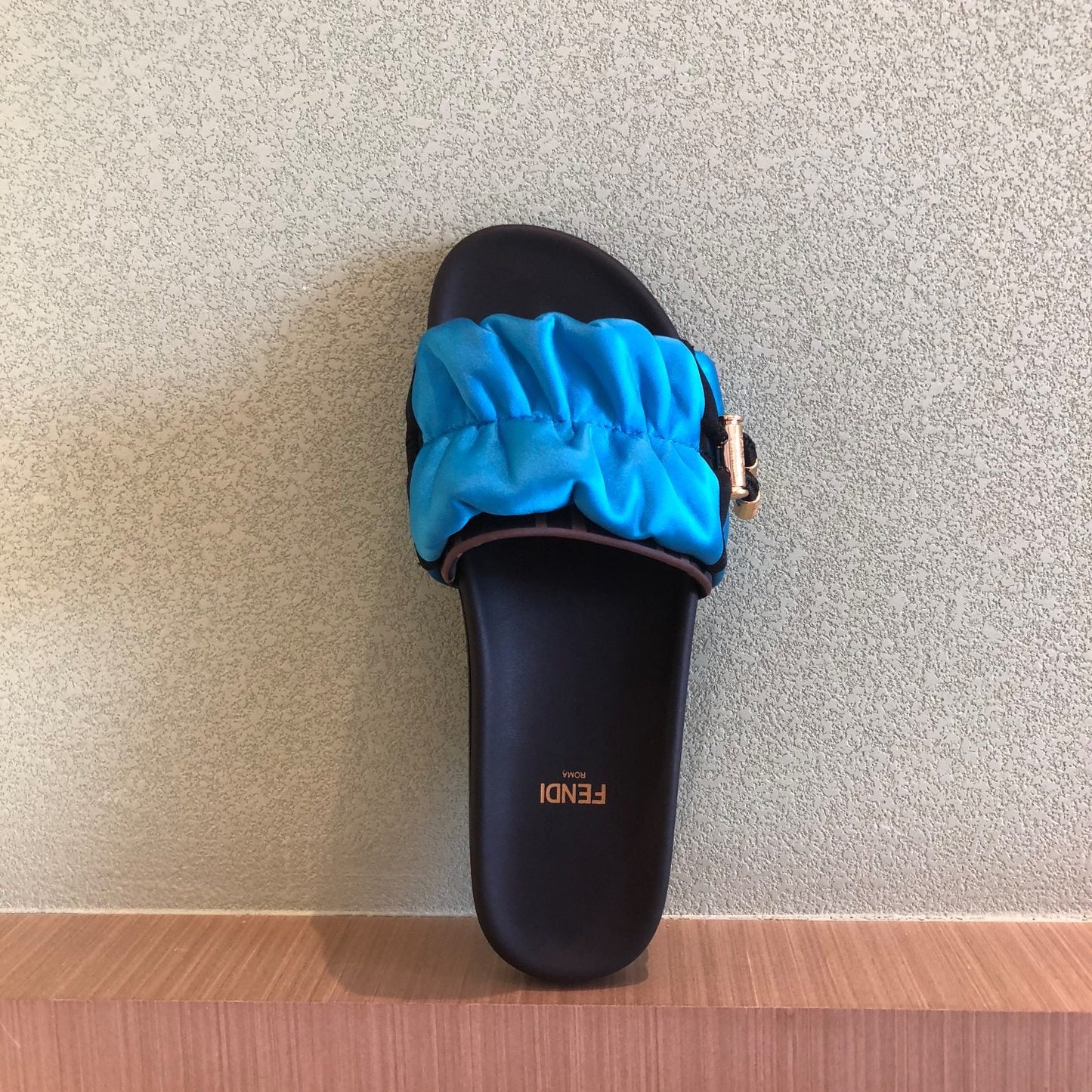 FEN Vertigo Slippers slides