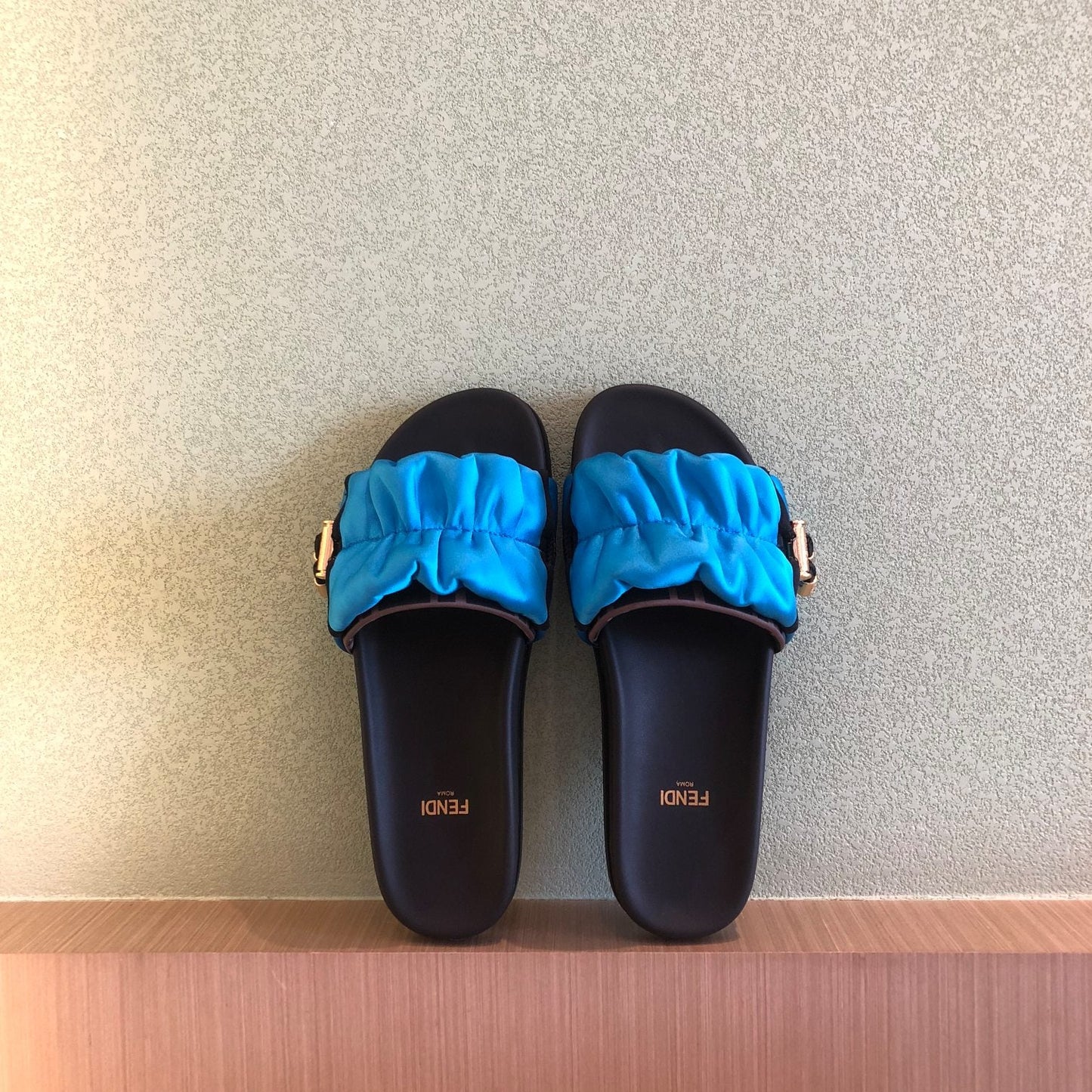 FEN Vertigo Slippers slides