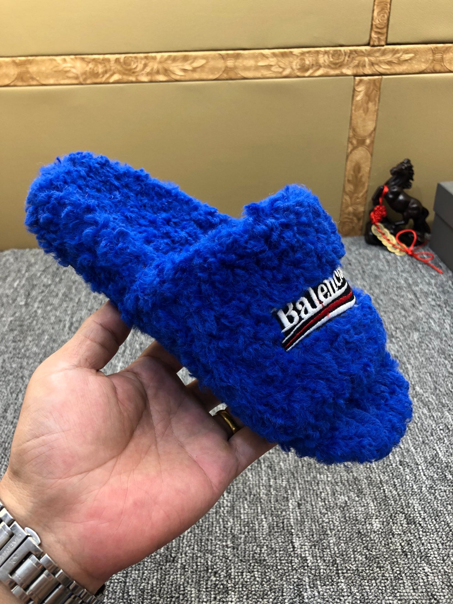 SNBAL  Slippers Furry 2  Color 's