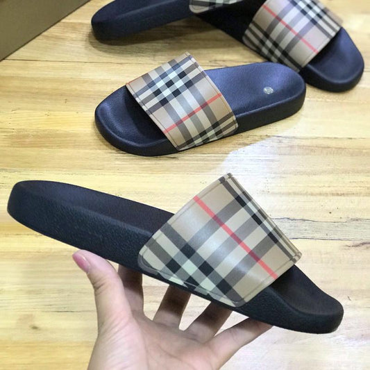 *BURBBER Slippers