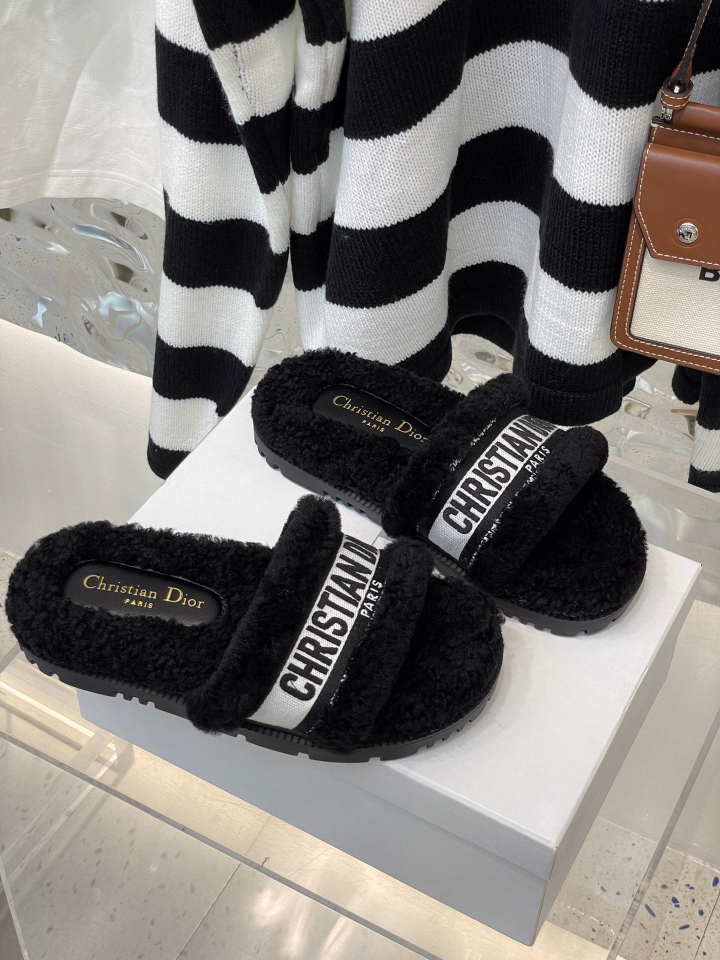 CHD Slippers DWAY Shearling