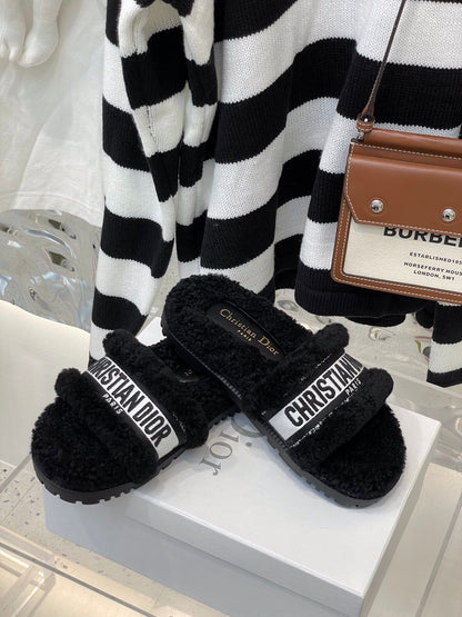 CHD Slippers DWAY Shearling