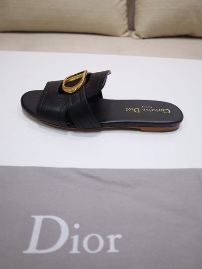 CHD Slippers 2 Color 's Montaigne