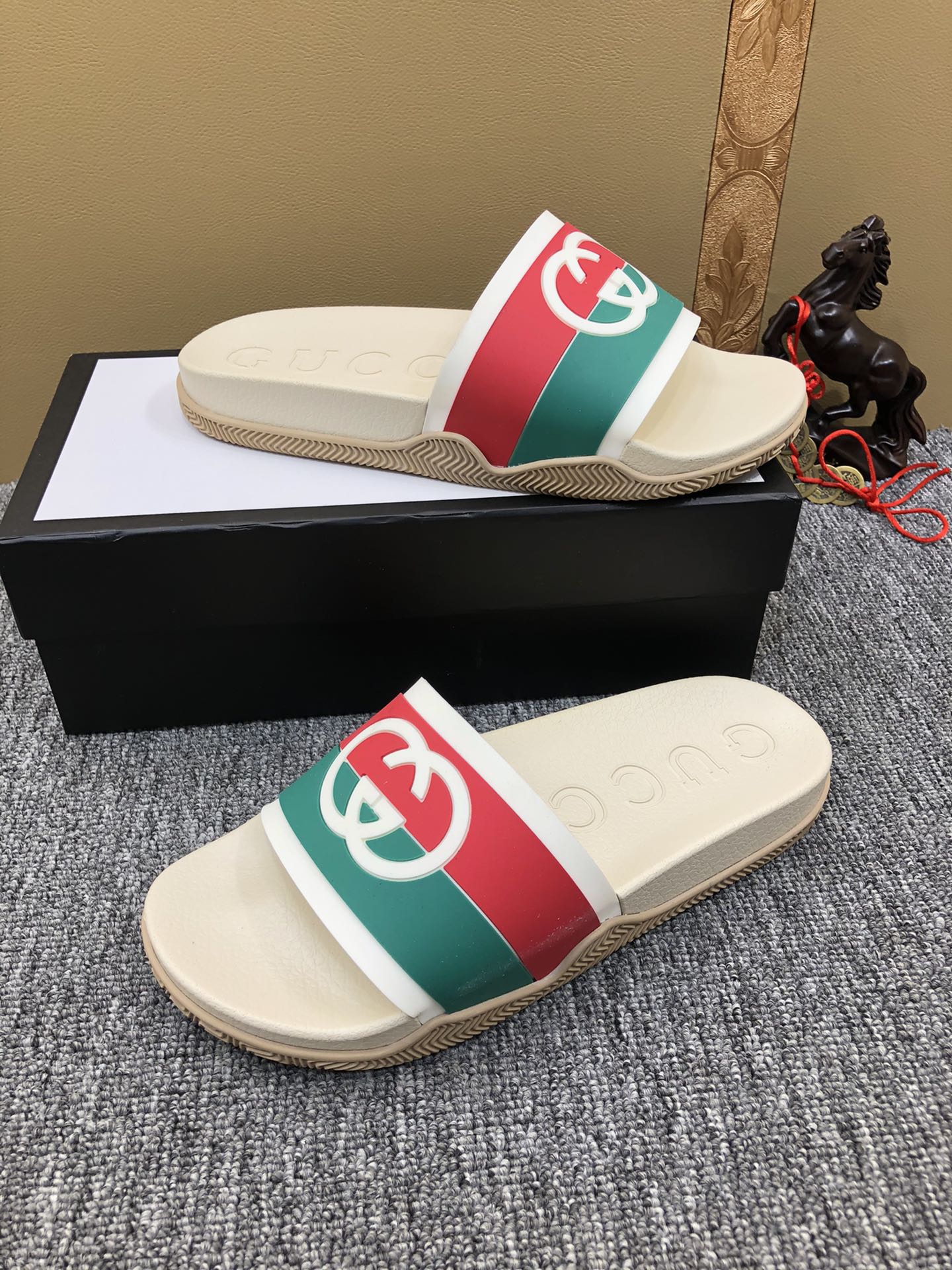 GU Slippers Sunset Flat