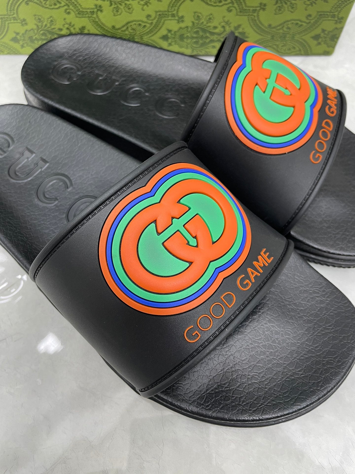 GU Slippers  LOGO