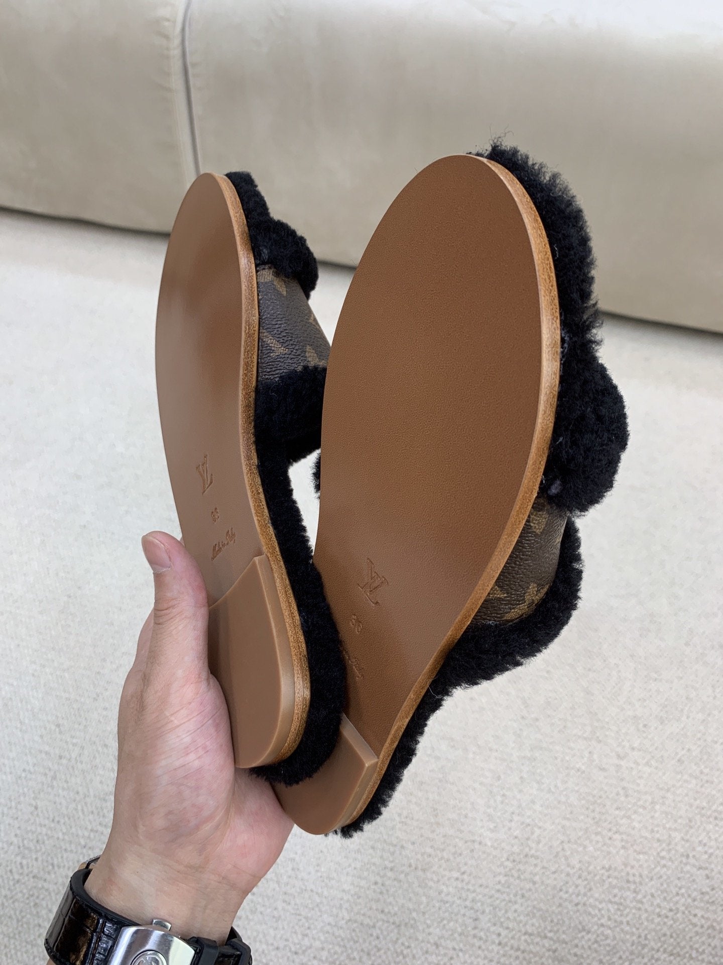 LU Slippers 2 Colors Fur