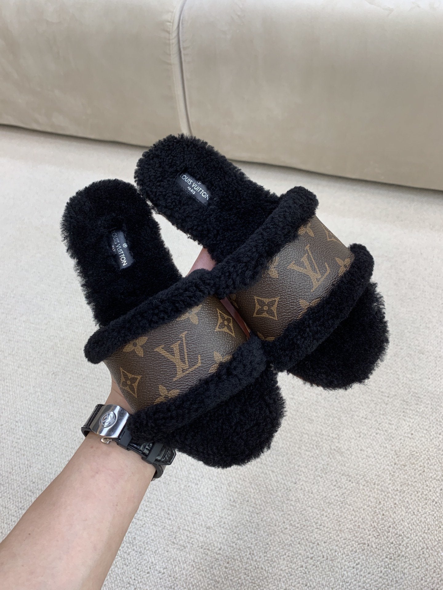 LU Slippers 2 Colors Fur