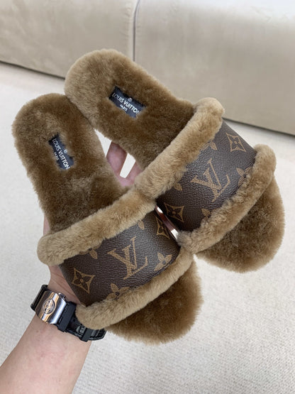 LU Slippers 2 Colors Fur