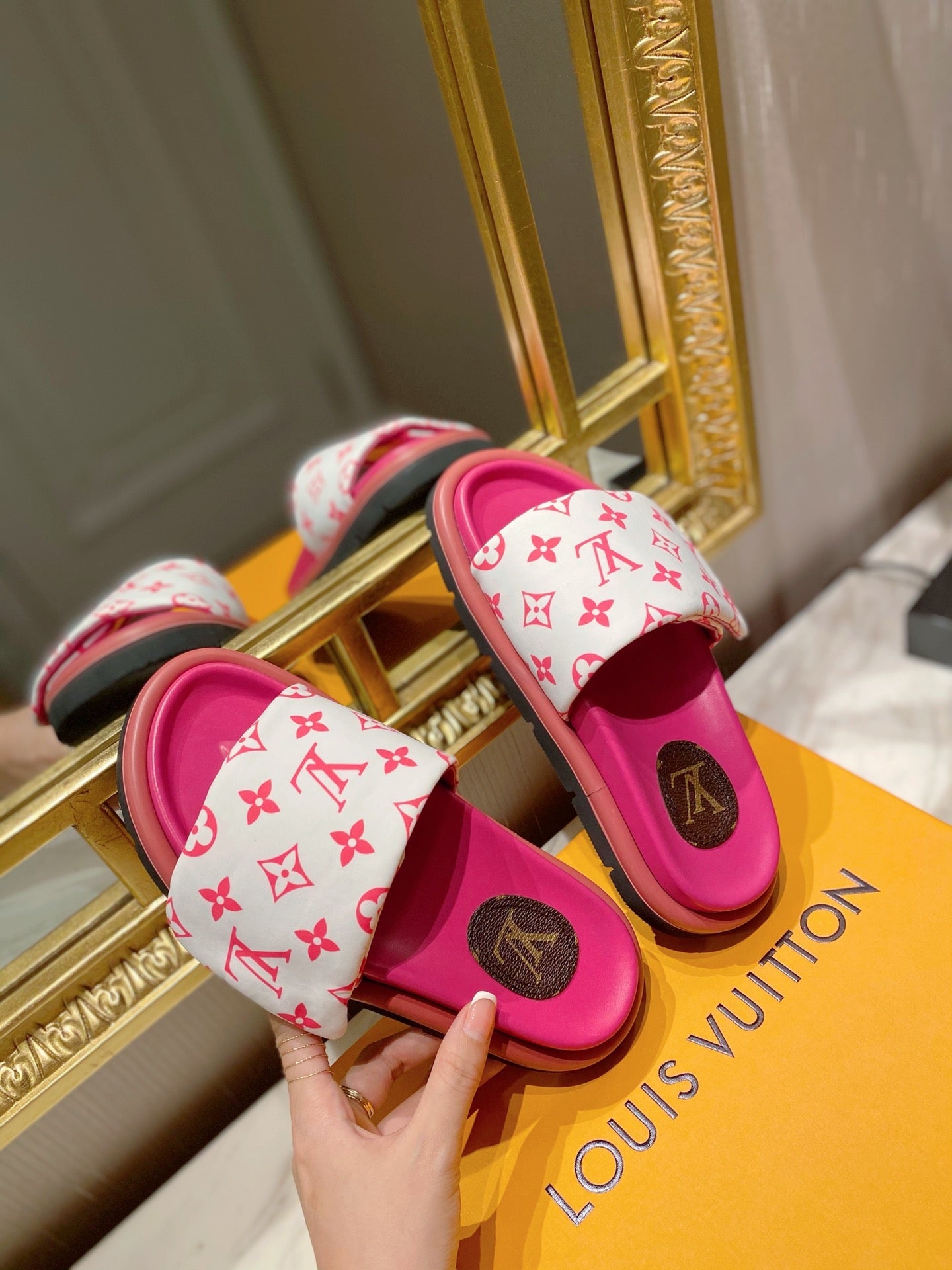 LU Slippers Sunset Flat 2 Color 's