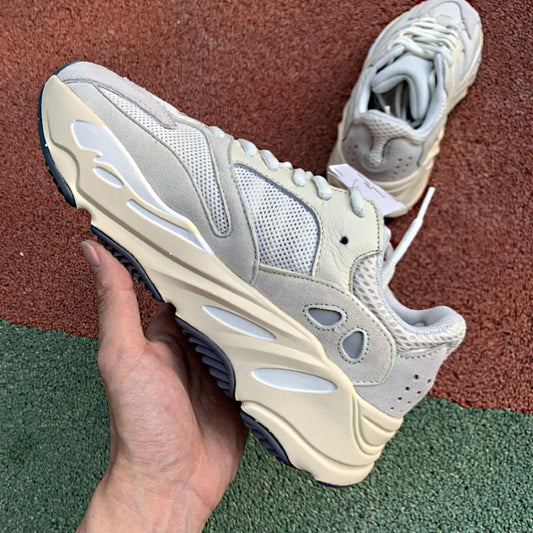 adidas yeezy 700